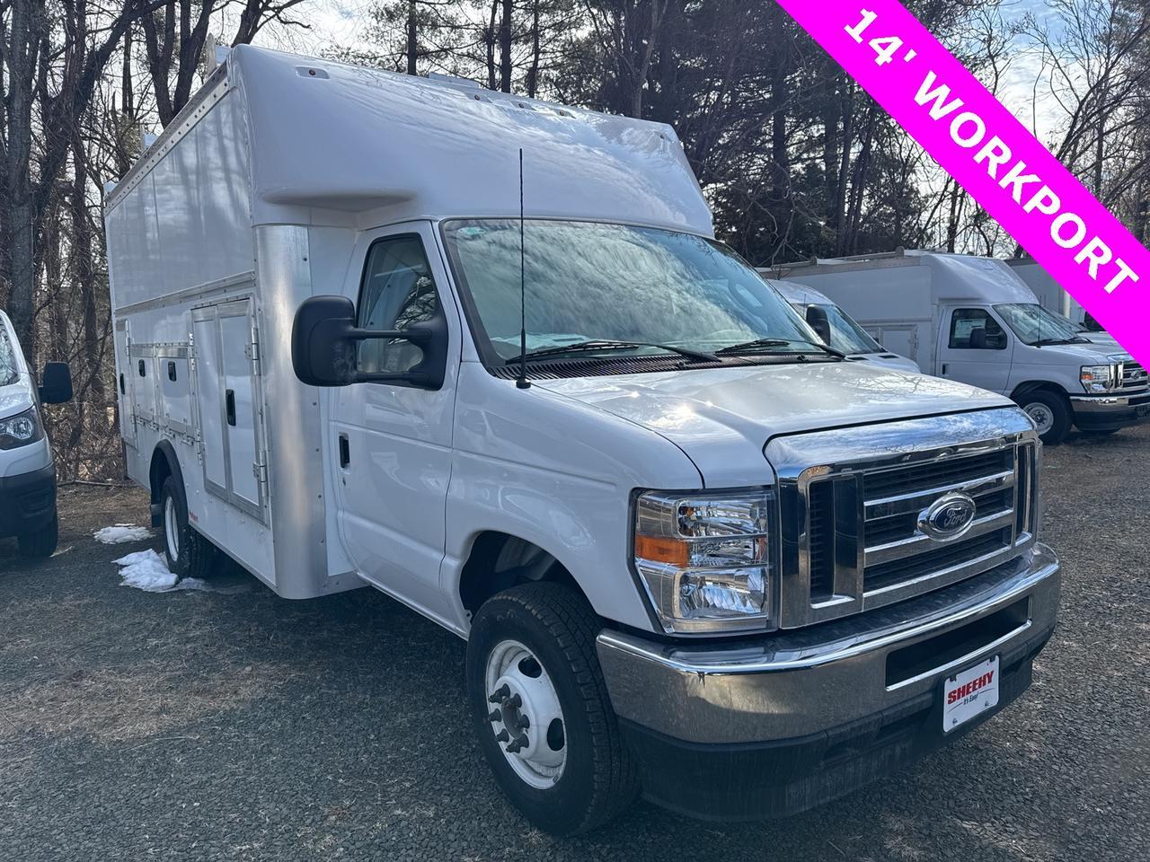 2025 Ford E-450SD Base