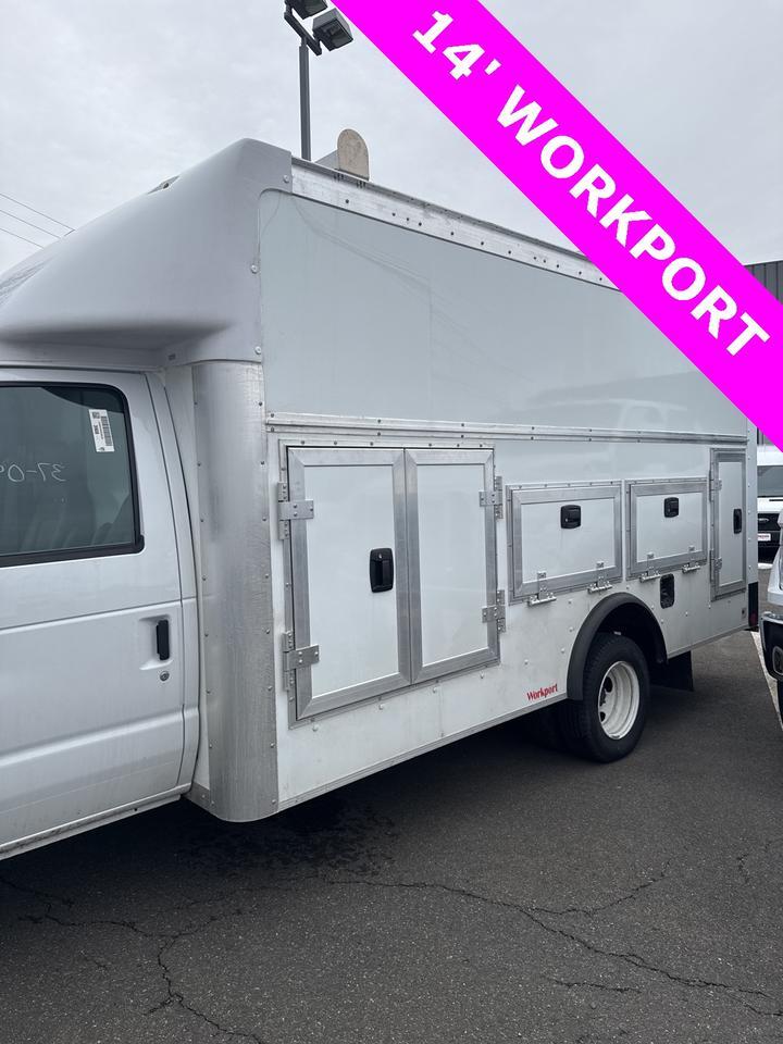 2025 Ford E-450SD Base