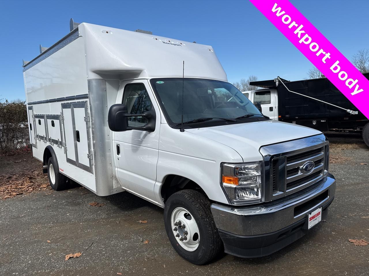2025 Ford E-450SD Base