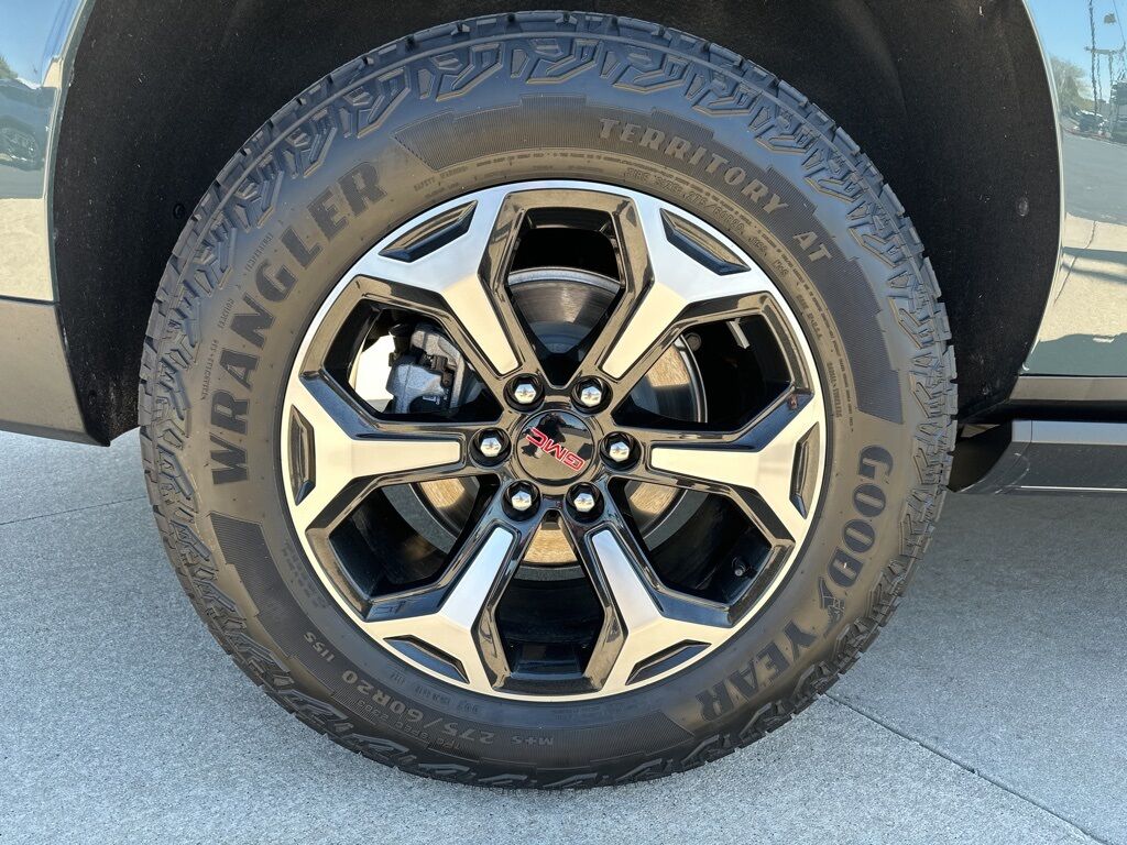 2025 GMC Yukon XL AT4 Manitowoc WI