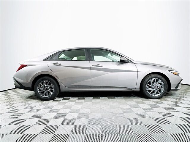 2025 Hyundai Elantra Hybrid Blue Quincy MA