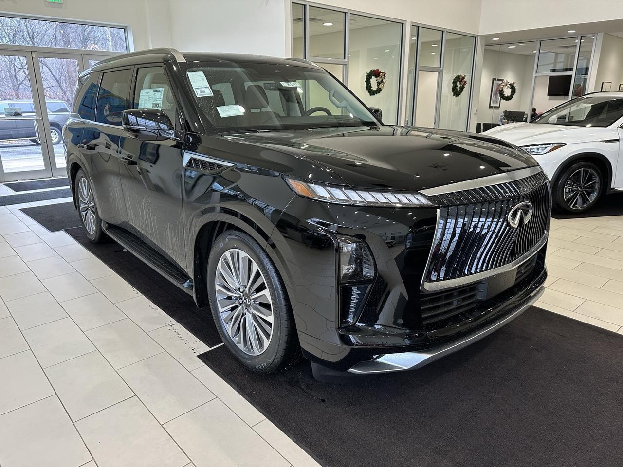 2025 INFINITI QX80 LUXE