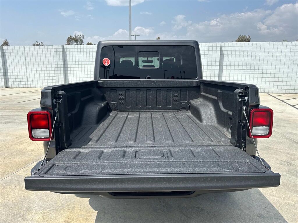 2025 Jeep Gladiator Nighthawk Quincy MA