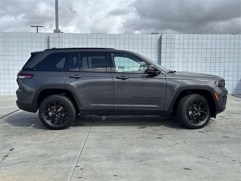 2025 Jeep Grand Cherokee Altitude Quincy MA