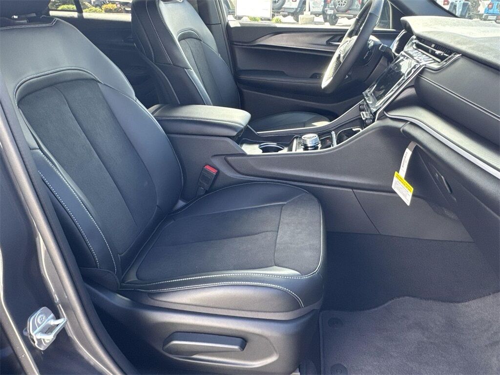 2025 Jeep Grand Cherokee Altitude Quincy MA