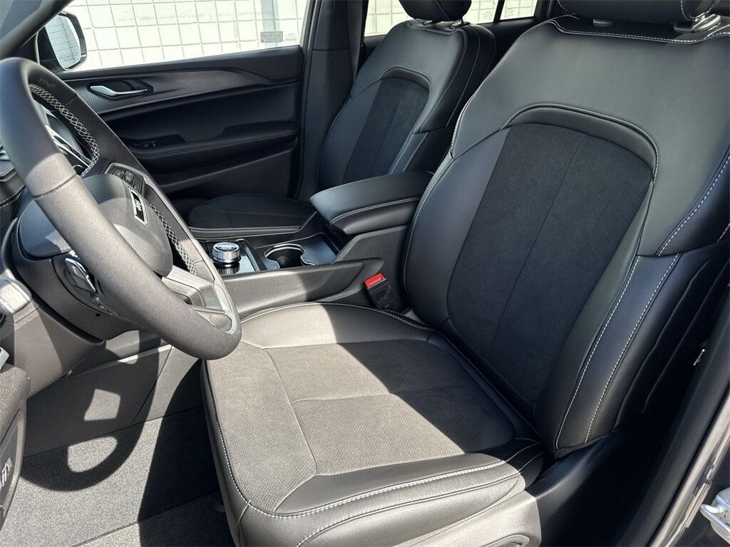 2025 Jeep Grand Cherokee Altitude Quincy MA