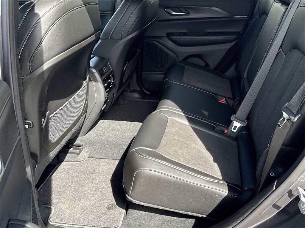 2025 Jeep Grand Cherokee Altitude Quincy MA