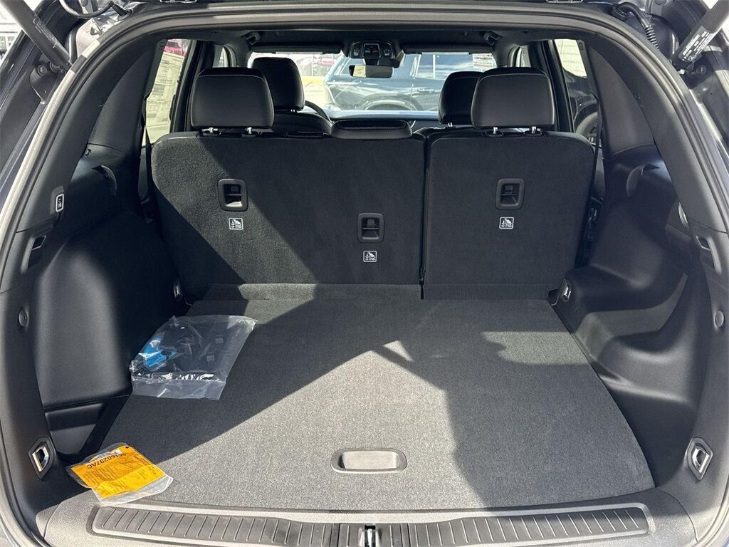 2025 Jeep Grand Cherokee Altitude Quincy MA