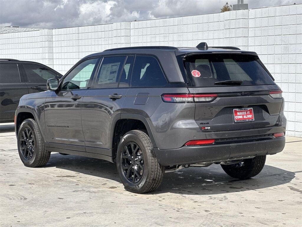 2025 Jeep Grand Cherokee Altitude Quincy MA
