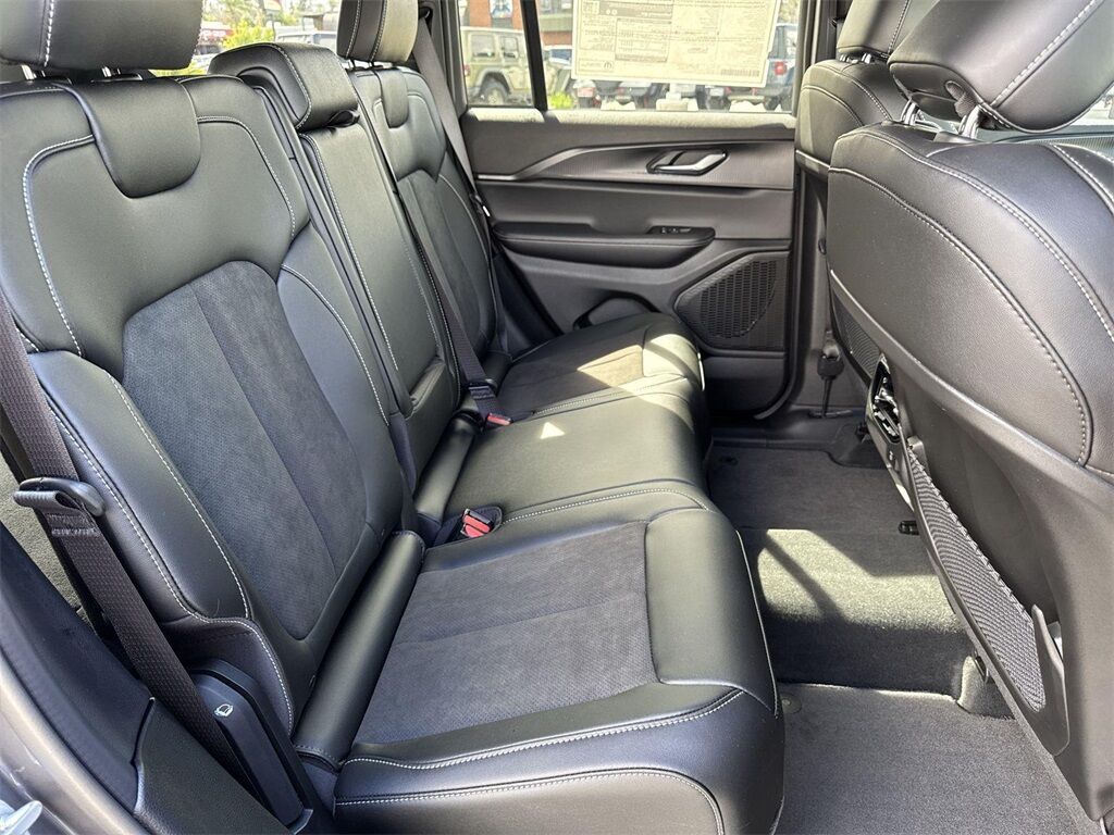 2025 Jeep Grand Cherokee Altitude Quincy MA