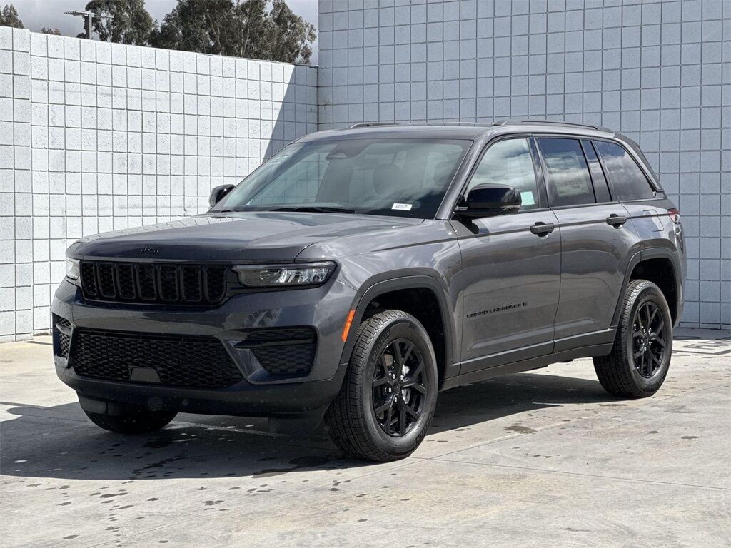 2025 Jeep Grand Cherokee Altitude Quincy MA