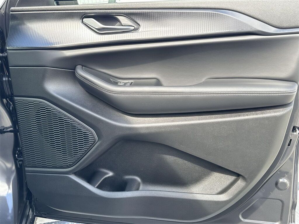 2025 Jeep Grand Cherokee Altitude Quincy MA