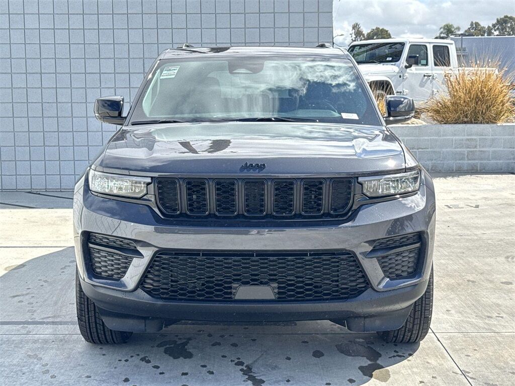 2025 Jeep Grand Cherokee Altitude Quincy MA