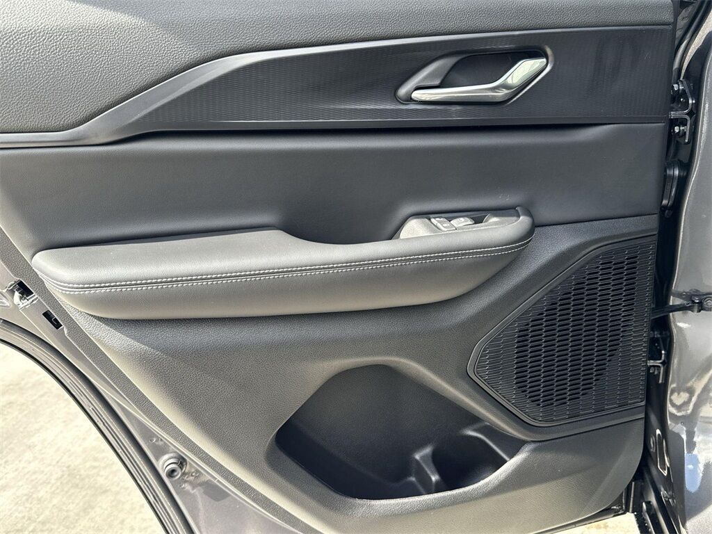 2025 Jeep Grand Cherokee Altitude Quincy MA