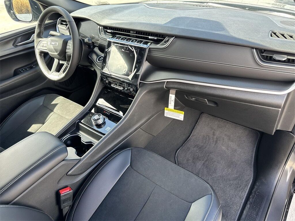 2025 Jeep Grand Cherokee Altitude Quincy MA