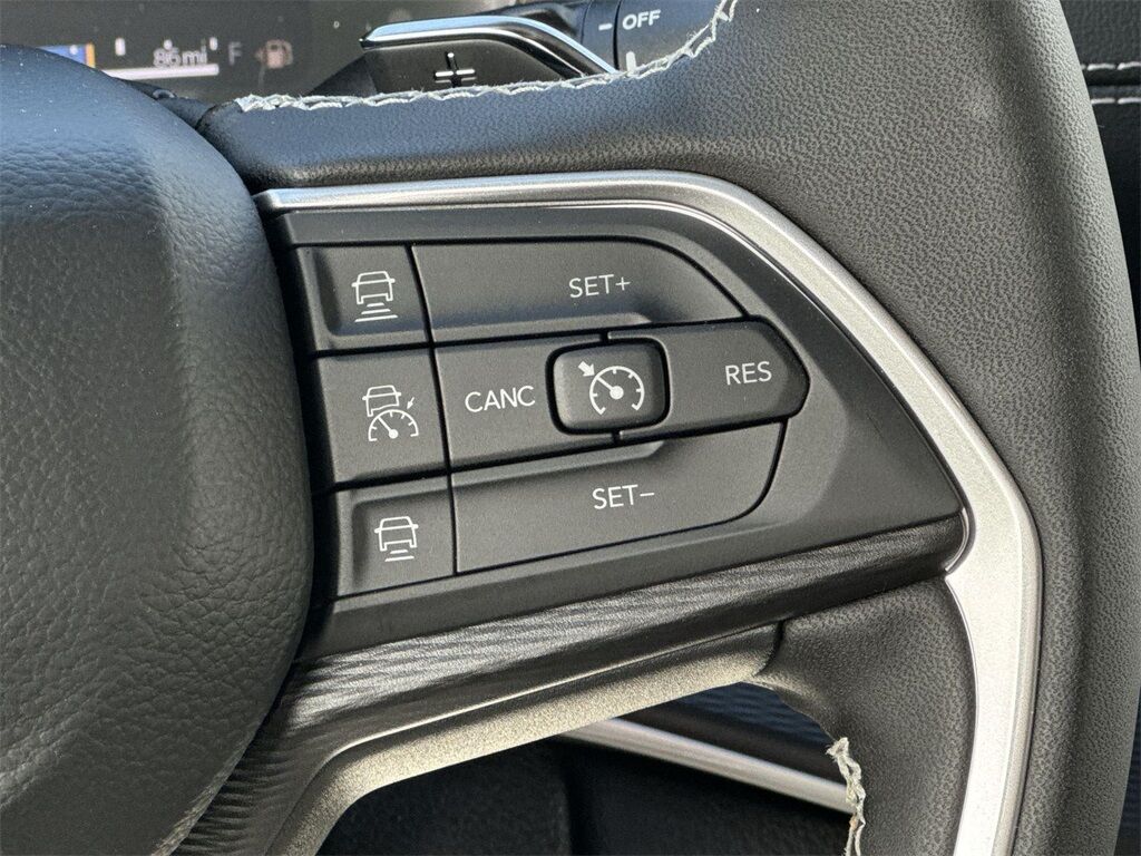 2025 Jeep Grand Cherokee Altitude Quincy MA