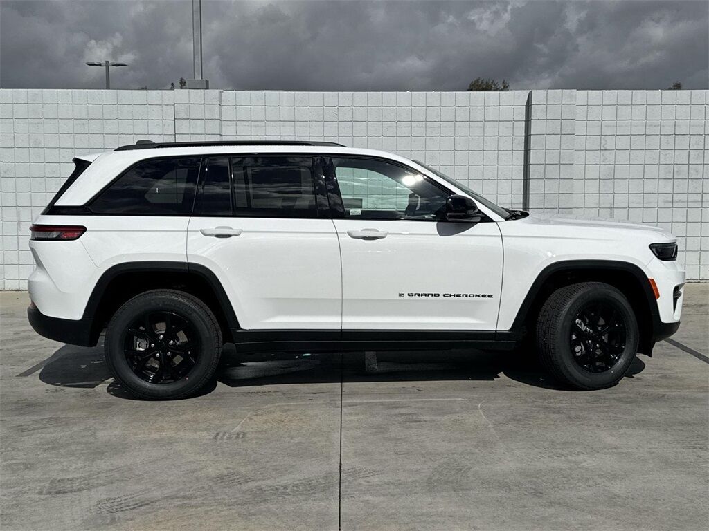 2025 Jeep Grand Cherokee Altitude Quincy MA