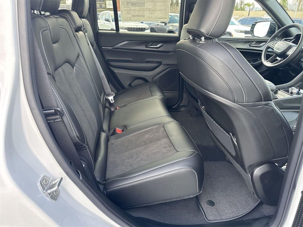 2025 Jeep Grand Cherokee Altitude Quincy MA