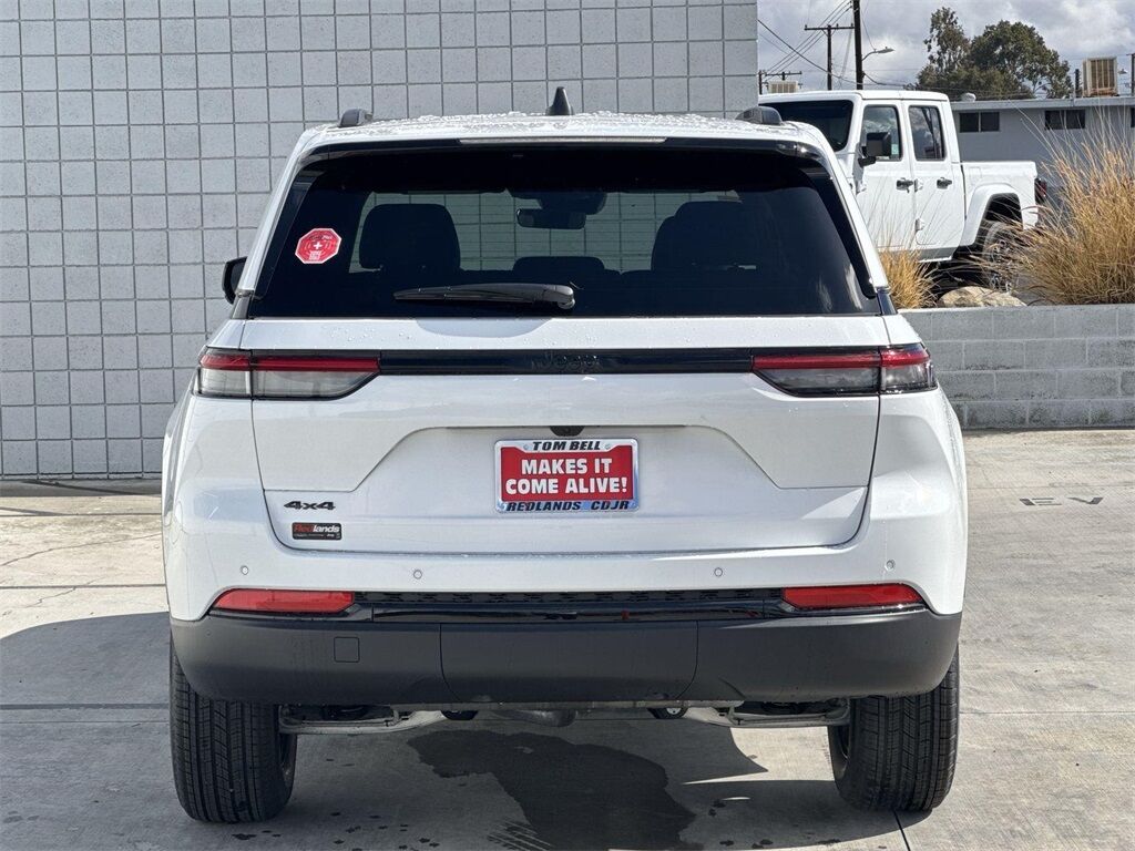 2025 Jeep Grand Cherokee Altitude Quincy MA