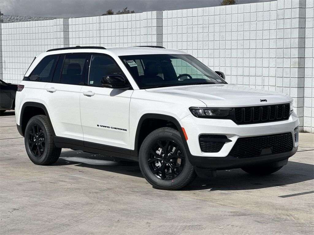 2025 Jeep Grand Cherokee Altitude Quincy MA