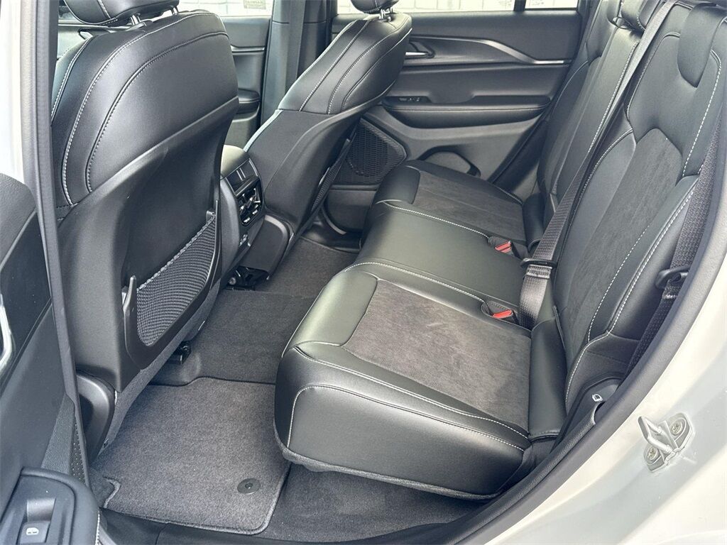 2025 Jeep Grand Cherokee Altitude Quincy MA