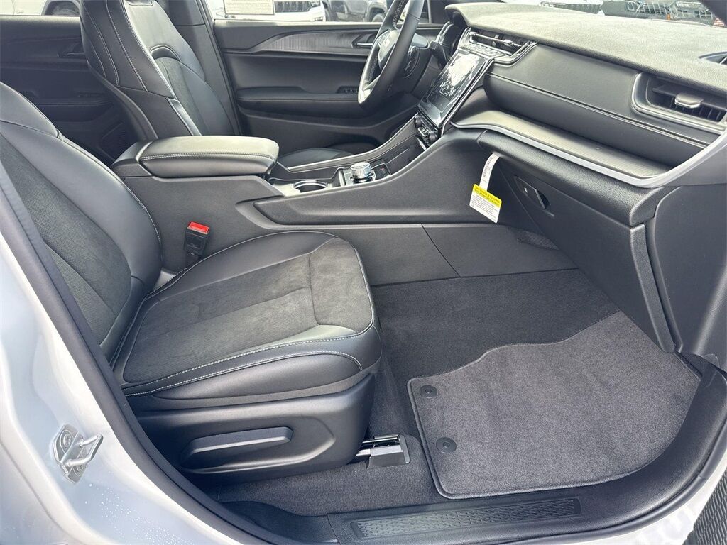 2025 Jeep Grand Cherokee Altitude Quincy MA