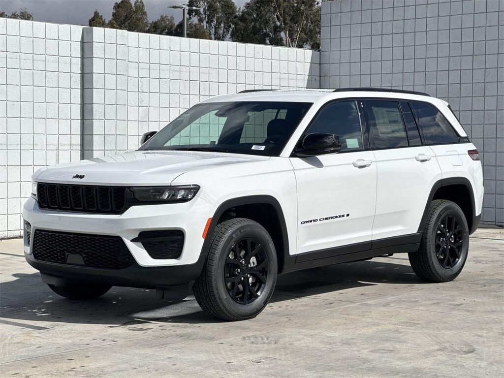 2025 Jeep Grand Cherokee Altitude Quincy MA