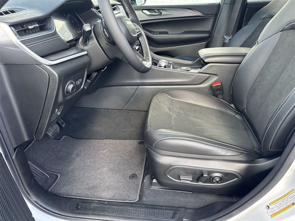 2025 Jeep Grand Cherokee Altitude Quincy MA