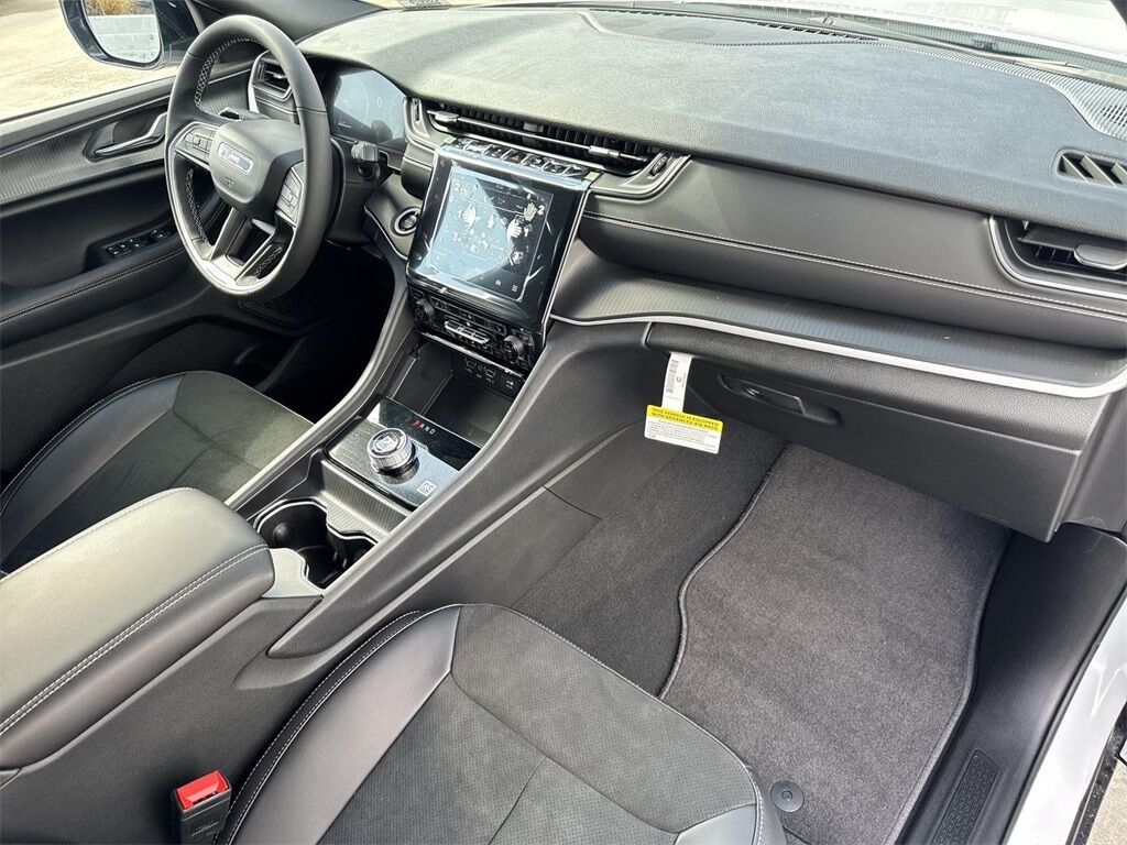 2025 Jeep Grand Cherokee Altitude Quincy MA