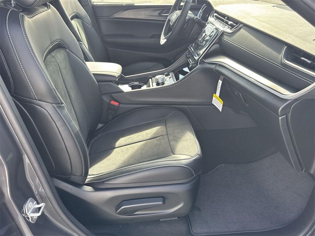 2025 Jeep Grand Cherokee Altitude Quincy MA