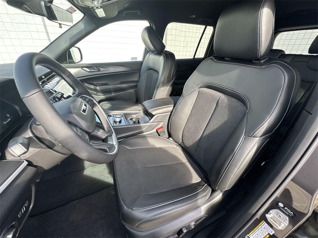 2025 Jeep Grand Cherokee Altitude Quincy MA