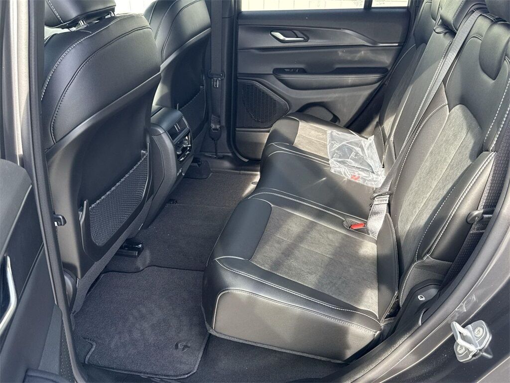 2025 Jeep Grand Cherokee Altitude Quincy MA