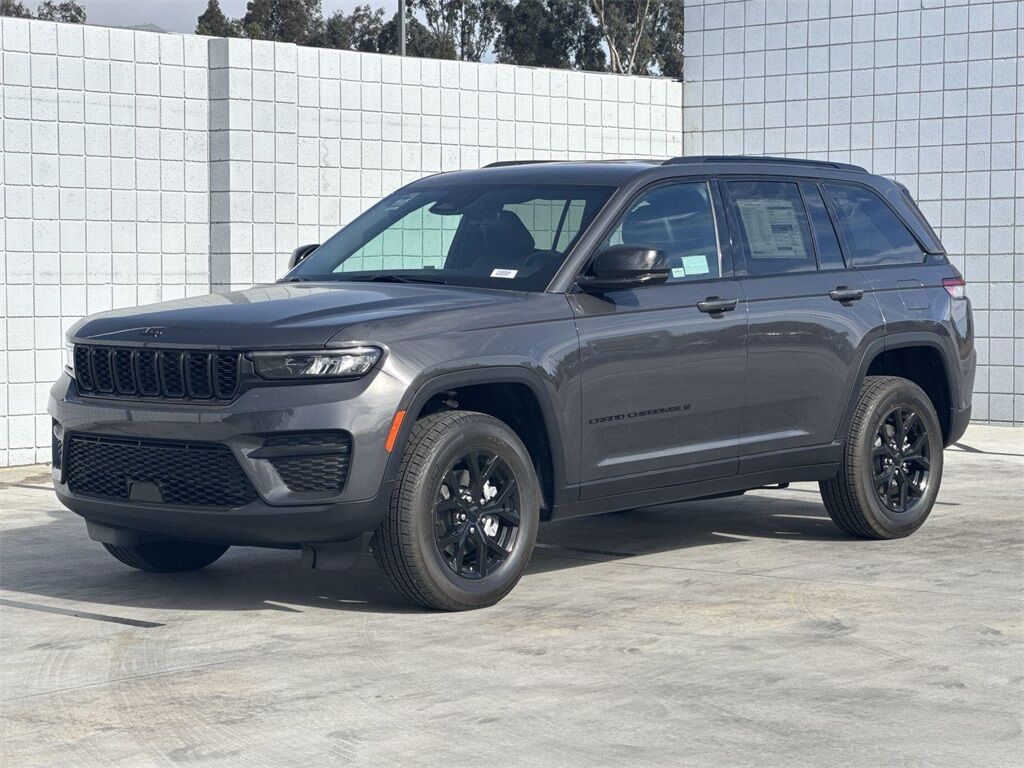 2025 Jeep Grand Cherokee Altitude Quincy MA