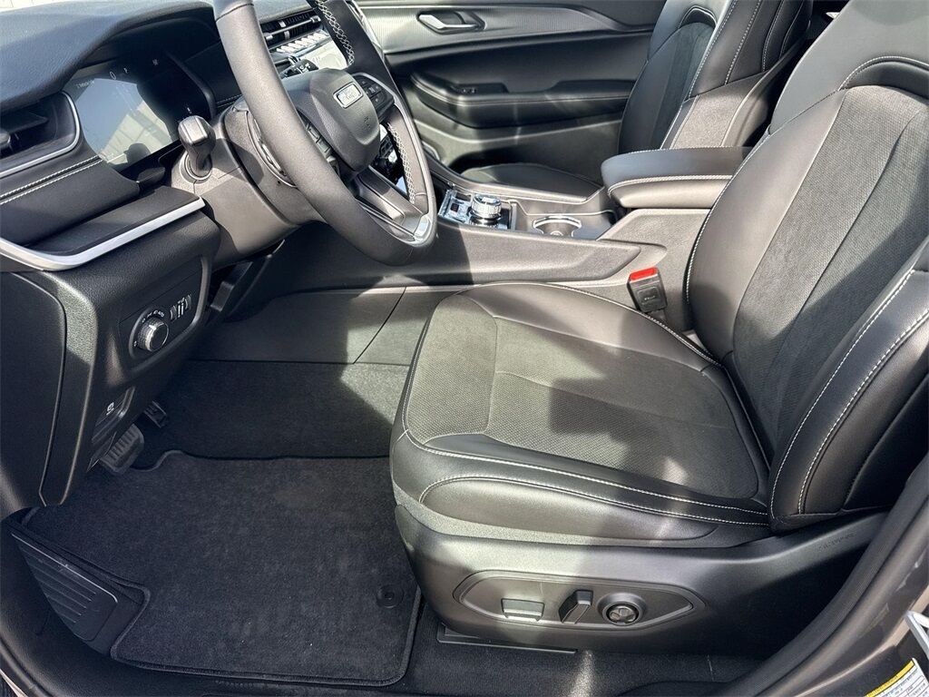 2025 Jeep Grand Cherokee Altitude Quincy MA