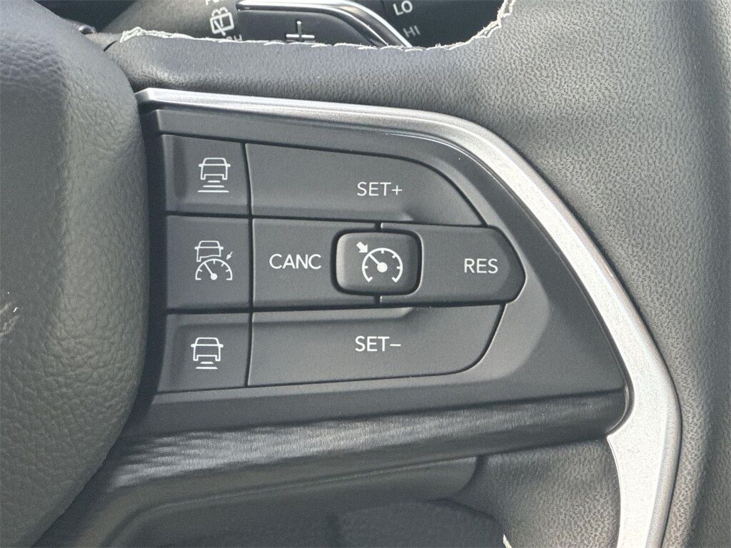 2025 Jeep Grand Cherokee Altitude Quincy MA