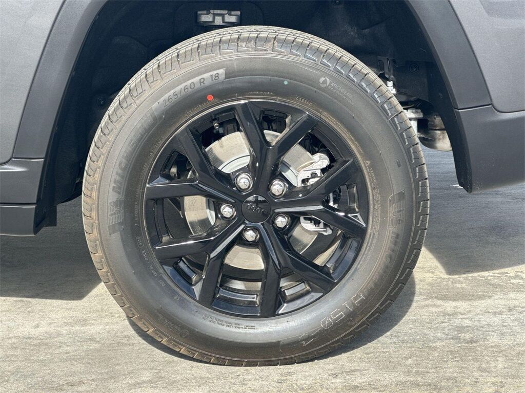 2025 Jeep Grand Cherokee Altitude Quincy MA