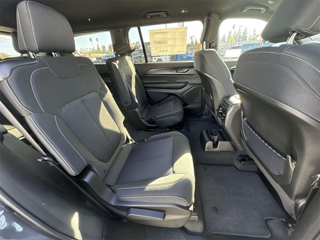 2025 Jeep Grand Cherokee L Laredo Quincy MA