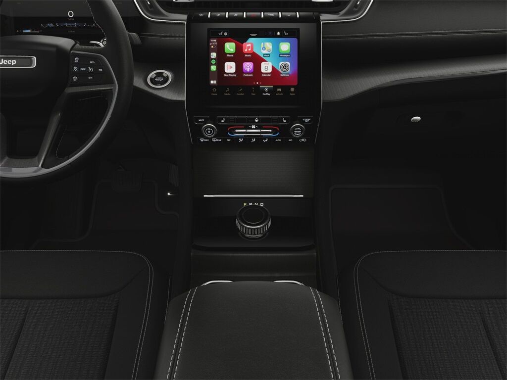 2025 Jeep Grand Cherokee Laredo Kenosha WI