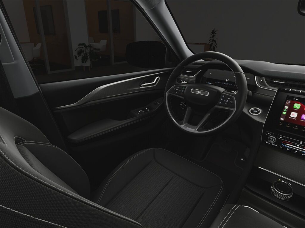 2025 Jeep Grand Cherokee Laredo Racine WI