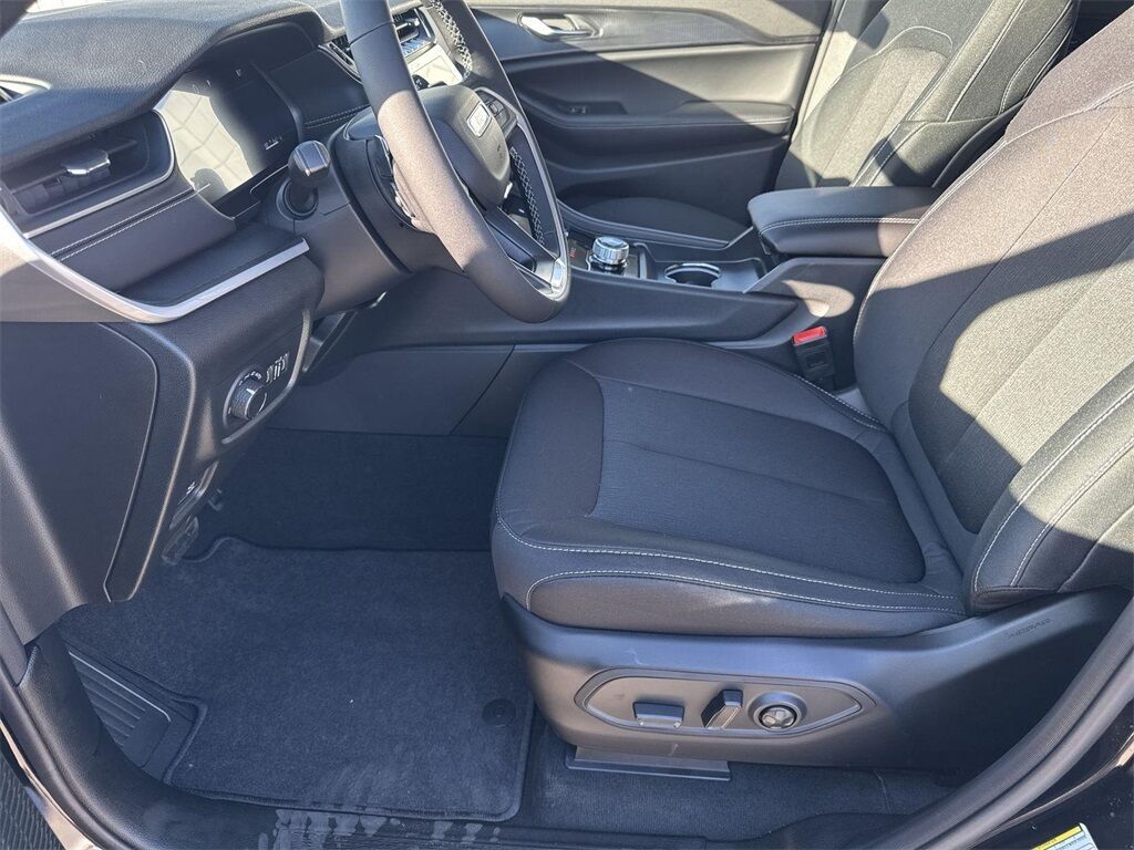 2025 Jeep Grand Cherokee Laredo Quincy MA