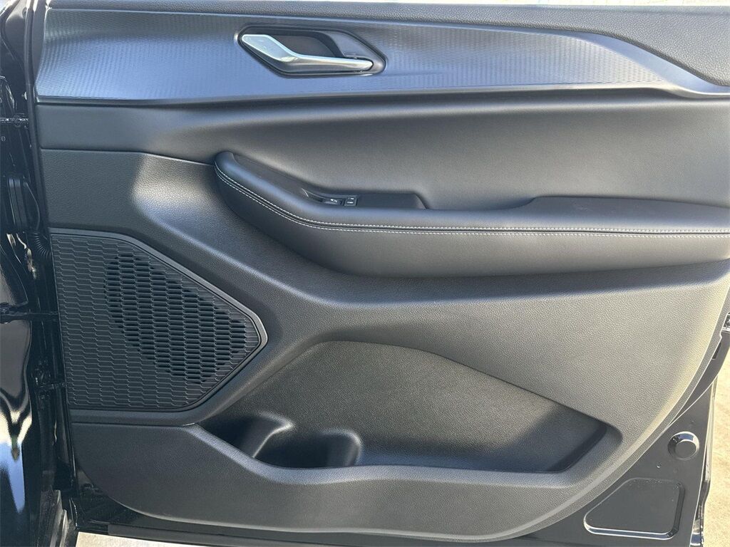 2025 Jeep Grand Cherokee Laredo Quincy MA