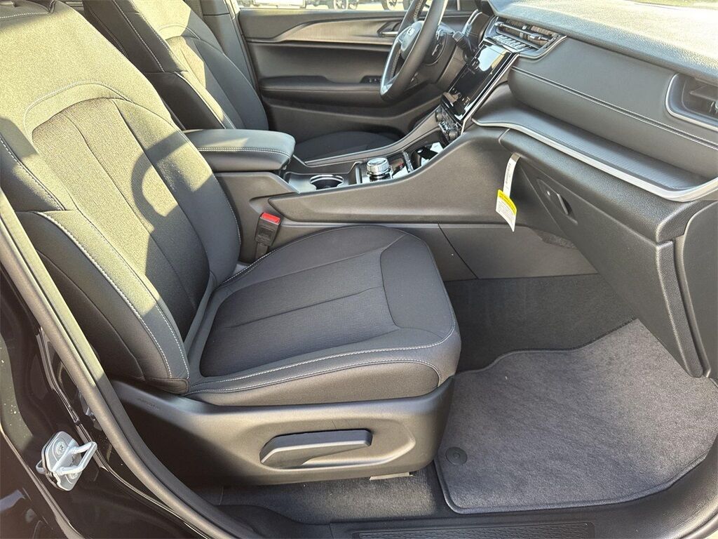 2025 Jeep Grand Cherokee Laredo Quincy MA