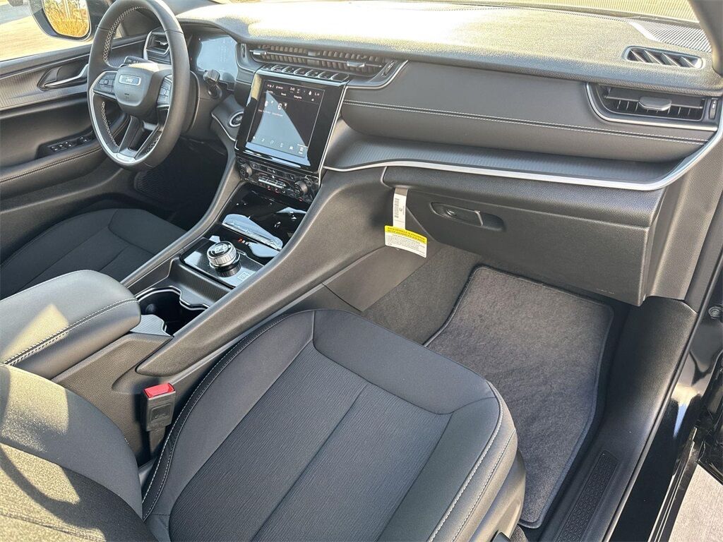 2025 Jeep Grand Cherokee Laredo Quincy MA