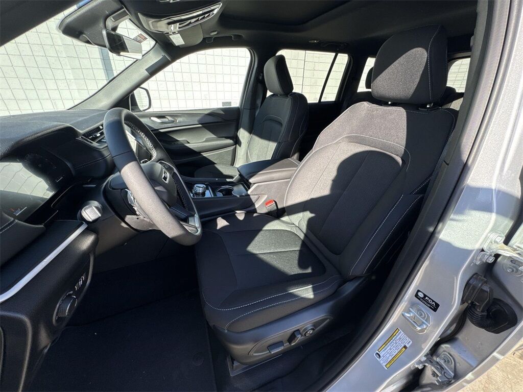 2025 Jeep Grand Cherokee Laredo Quincy MA