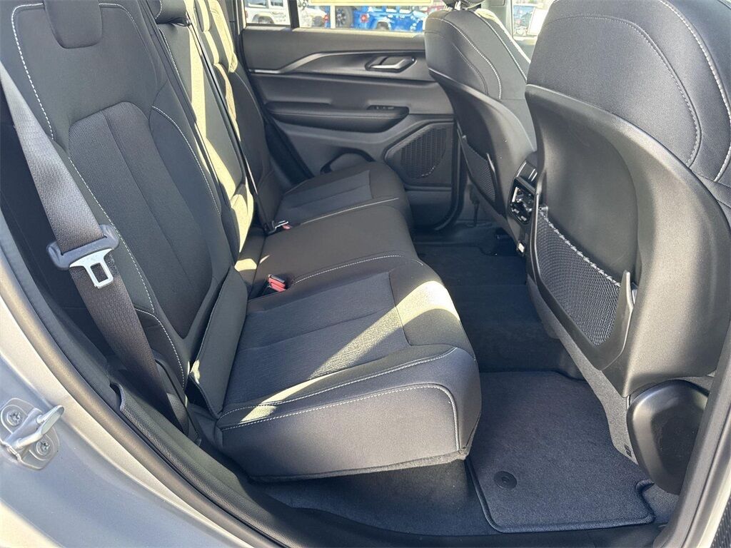 2025 Jeep Grand Cherokee Laredo Quincy MA