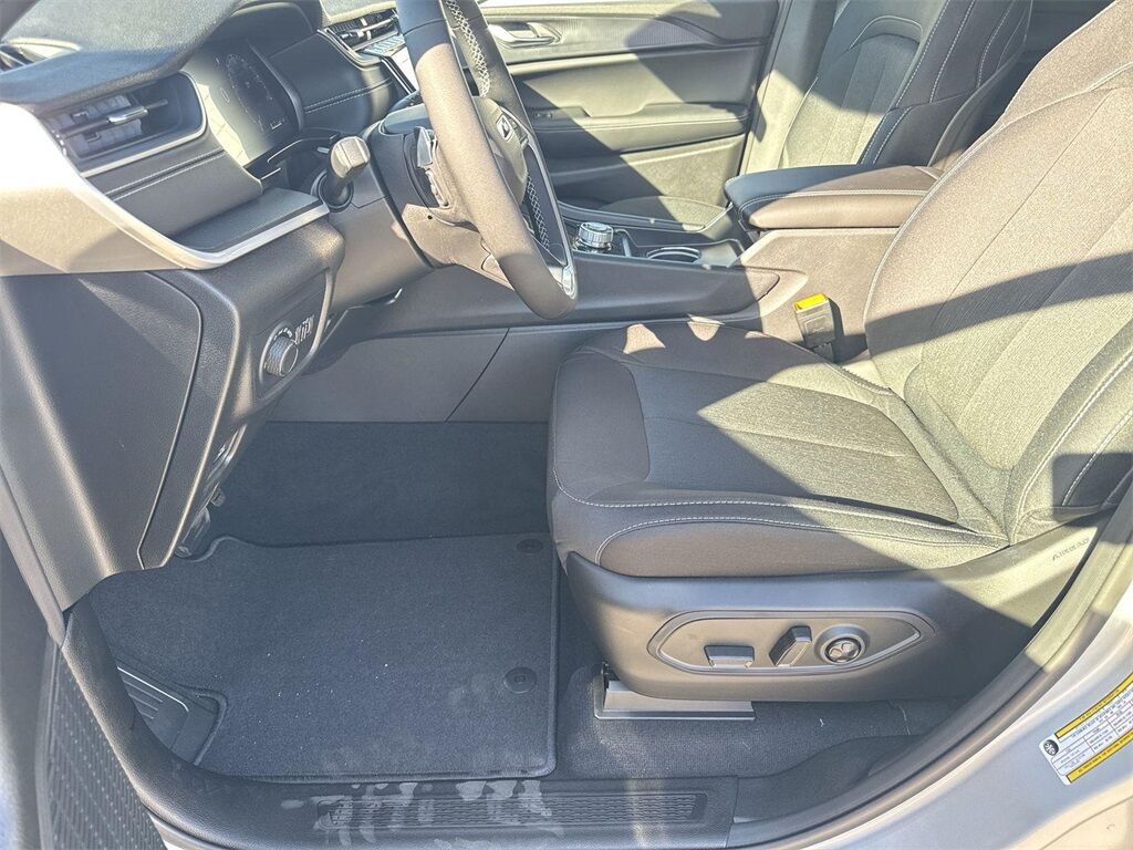 2025 Jeep Grand Cherokee Laredo Quincy MA