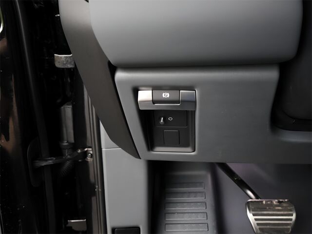 2025 Land Rover Defender 110 V8 Merriam KS