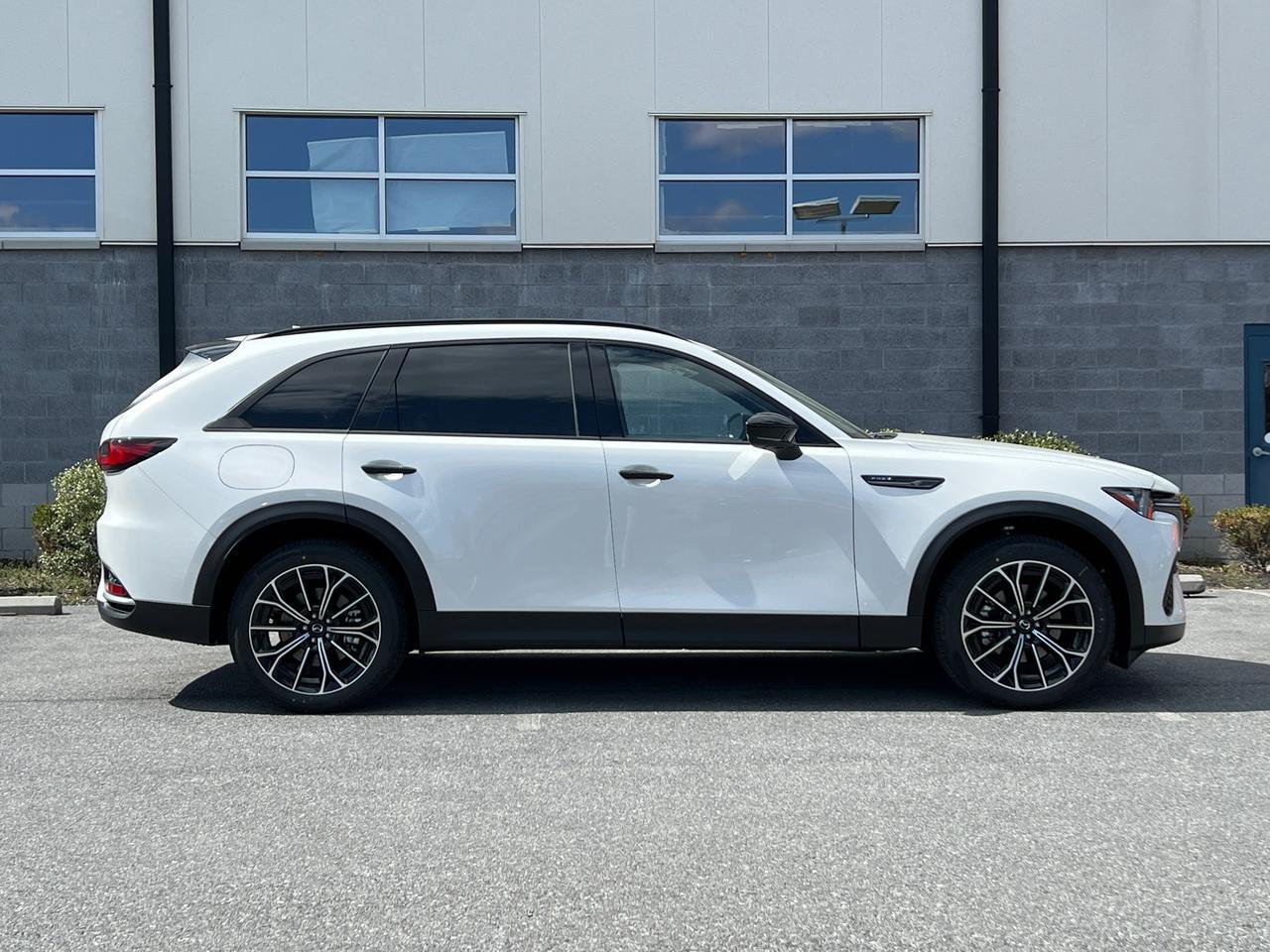 2025 MAZDA CX-70 PHEV Premium Plus Hagerstown MD