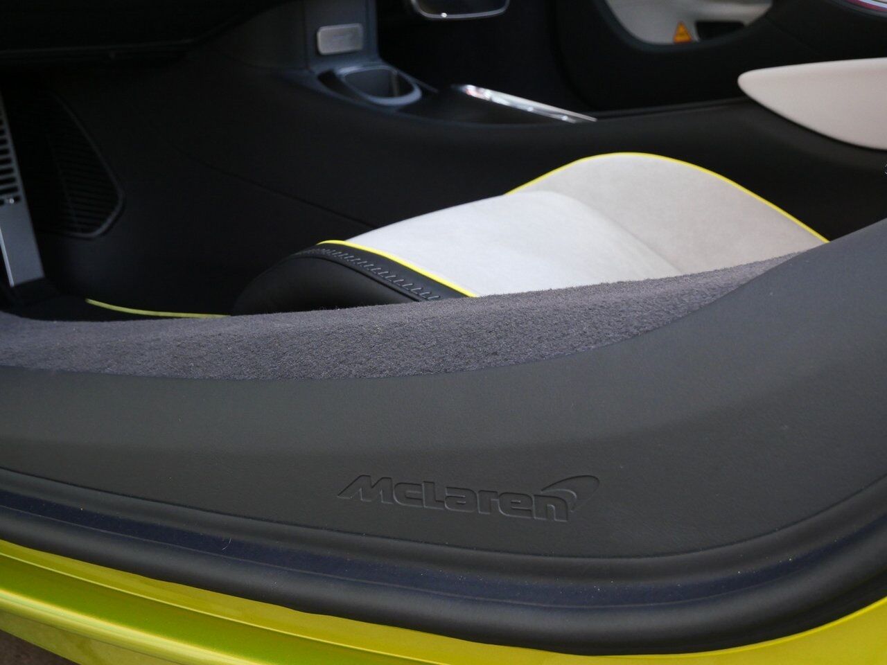 2025 McLaren Artura Vision Lawrence KS