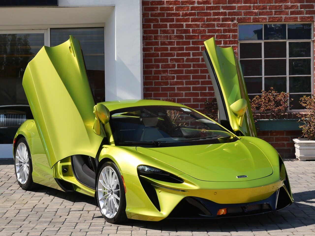 2025 McLaren Artura Vision Lawrence KS